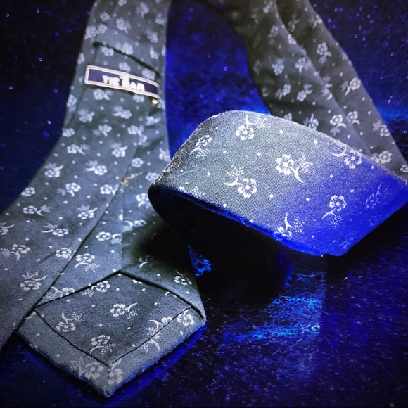 Tie Bar brand neck tie - Picture 2 of 13